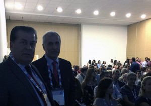 Ο Δρ. Ιωάννης Γεωργακόπουλος με τον πρόεδρο της Οδοντιατρικής Σχολής Θεσσαλονίκης καθηγητή κύριο Λάμπρο Ζουλούμη πριν την έναρξη της ομιλίας.  